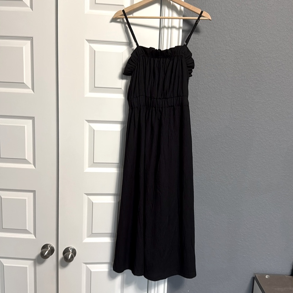 NWOT H&M - Midi dress in Black (size M)